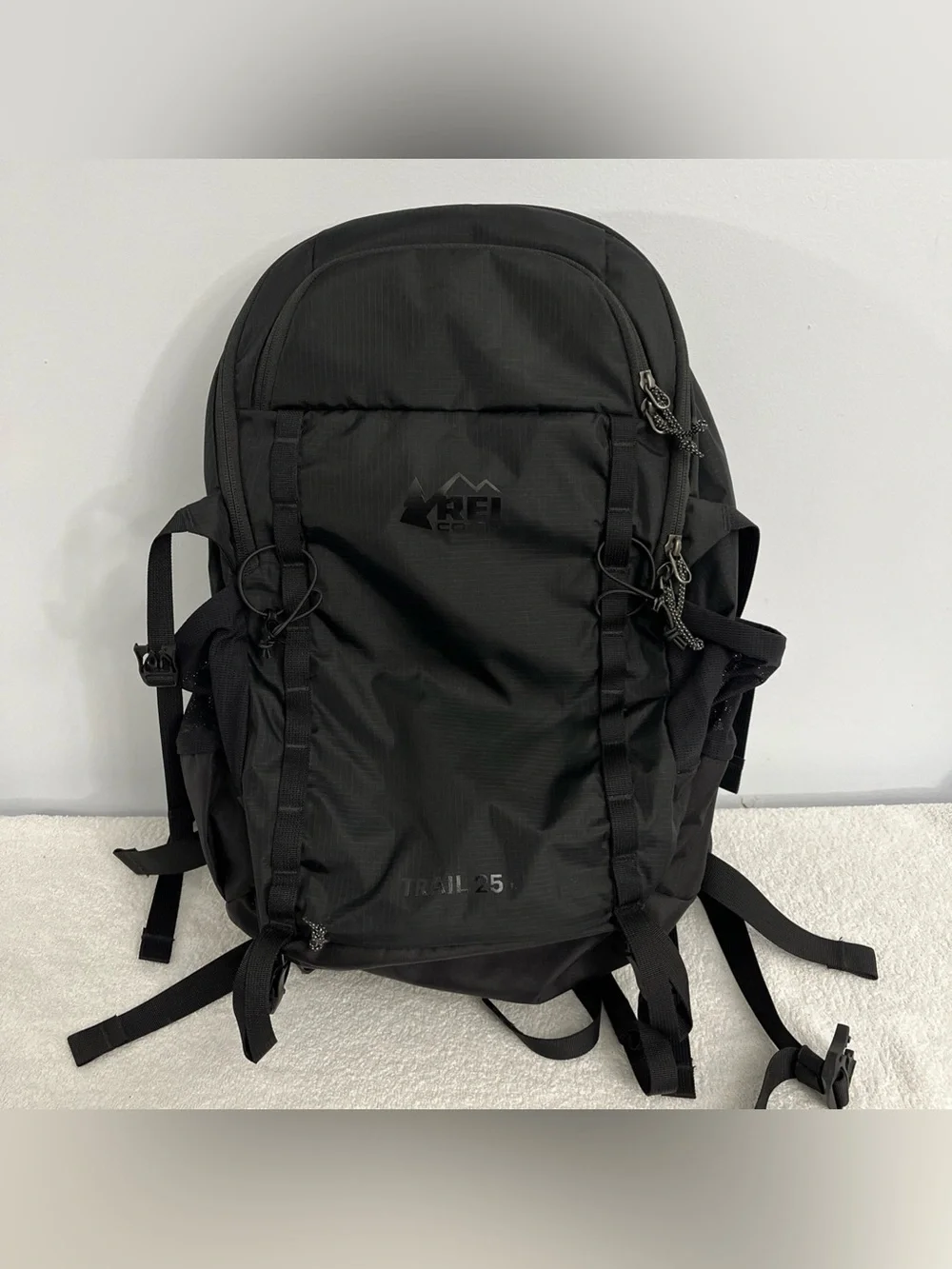 REI Co-op Trail 25 Backpack Black Day Hiking Pack With Rain Cover Rain Cover